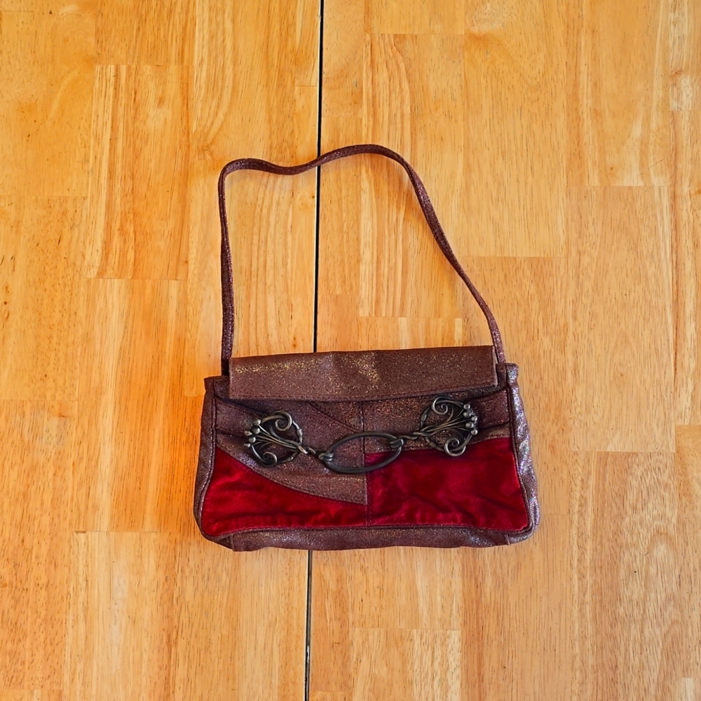 Small handbag with unique Hardwear Detailing